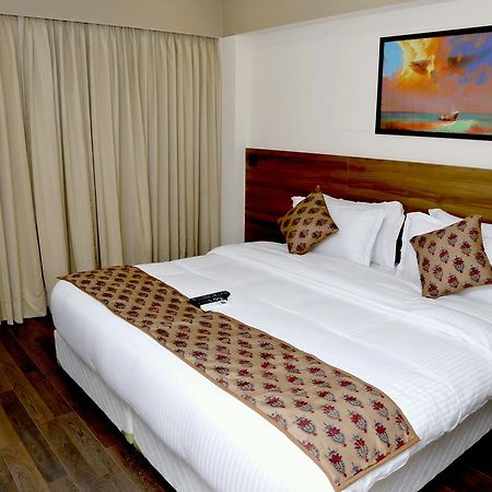 Hotel Mumbai House Andheri East, Mumbai Eksteriør bilde