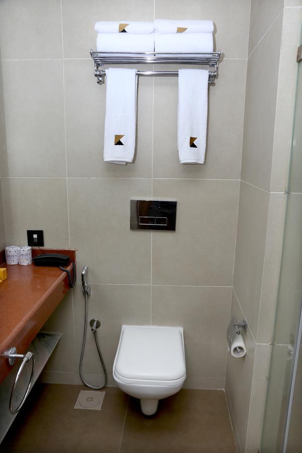 Hotel Mumbai House Andheri East, Mumbai Eksteriør bilde
