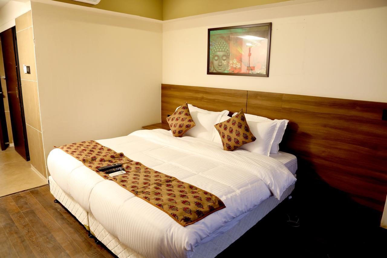 Hotel Mumbai House Andheri East, Mumbai Eksteriør bilde