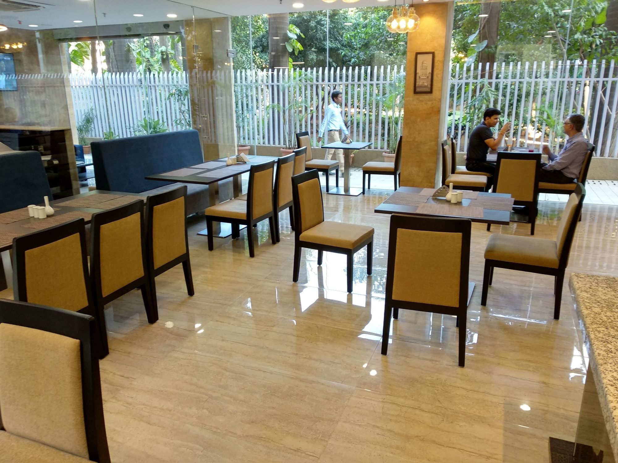 Hotel Mumbai House Andheri East, Mumbai Eksteriør bilde