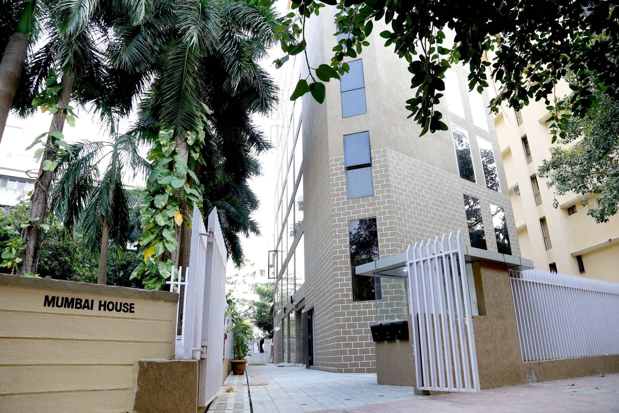 Hotel Mumbai House Andheri East, Mumbai Eksteriør bilde