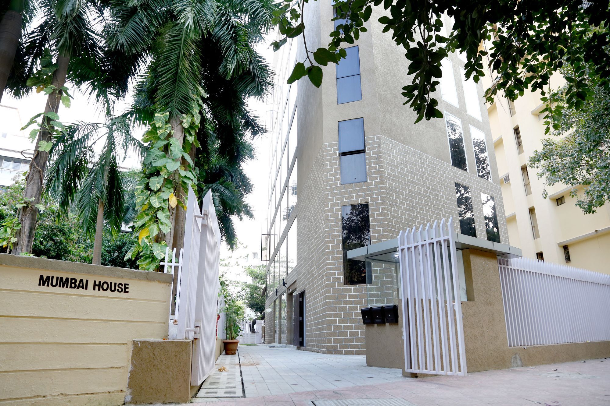 Hotel Mumbai House Andheri East, Mumbai Eksteriør bilde